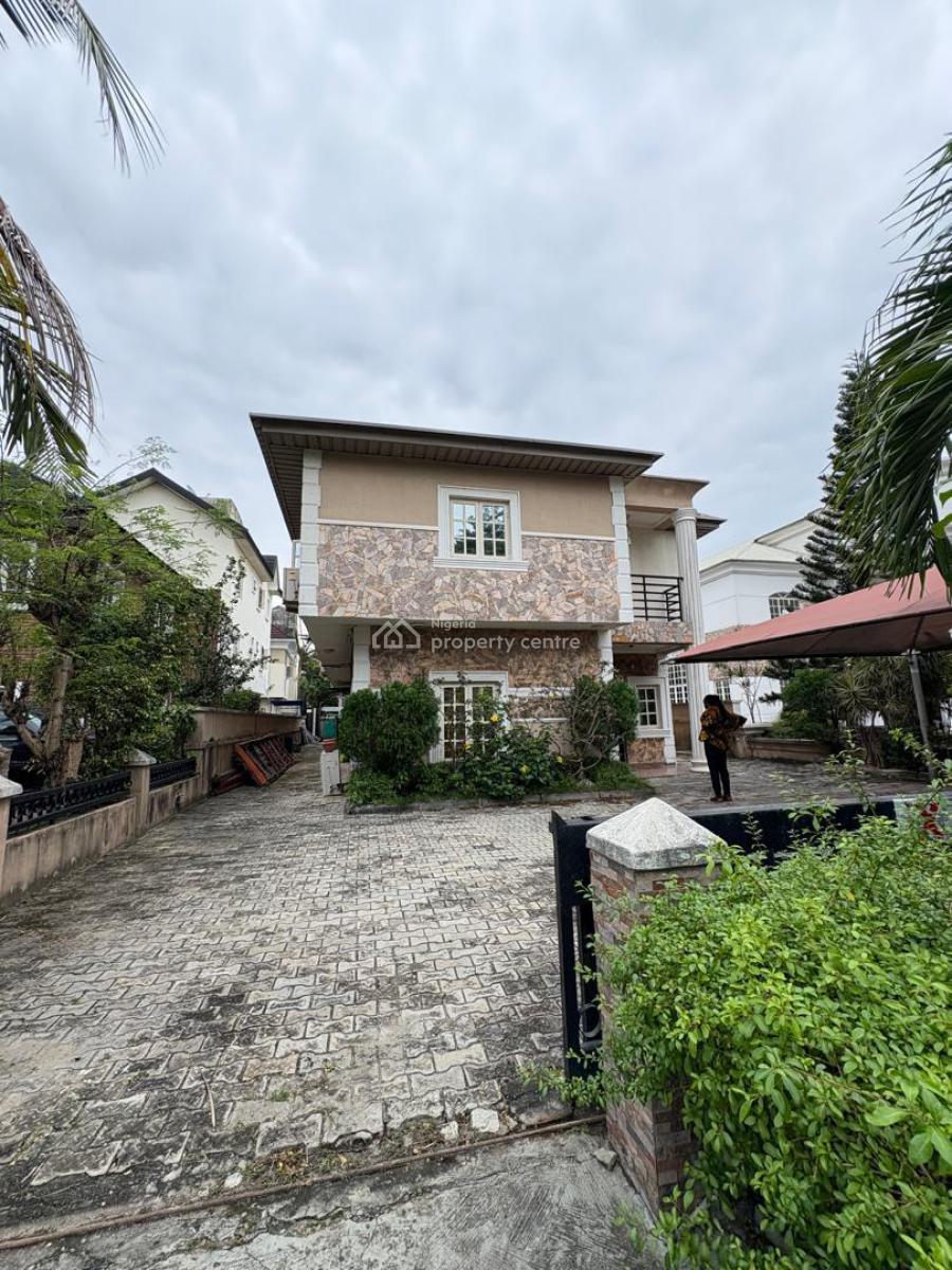 Distress 5 Bedroom Detached House Built on 500sqm, Carlton Gate Estate Chevron, Lekki, Lagos, Detached Duplex for Sale