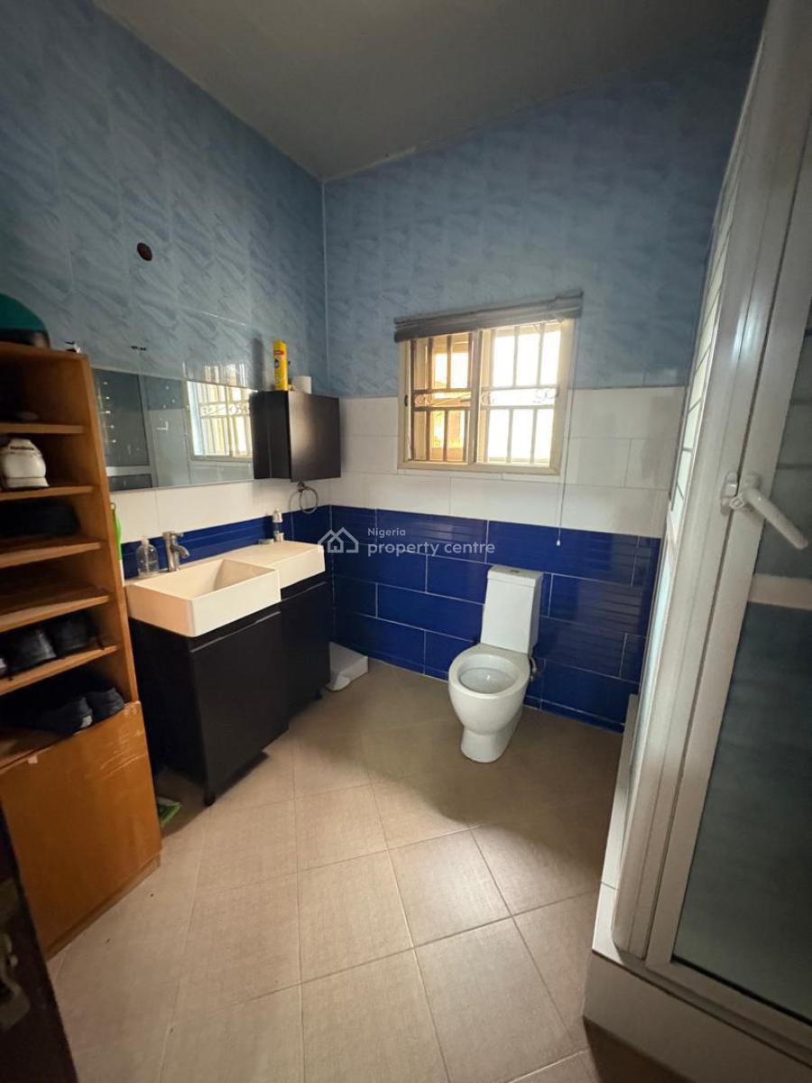 Distress 5 Bedroom Detached House Built on 500sqm, Carlton Gate Estate Chevron, Lekki, Lagos, Detached Duplex for Sale
