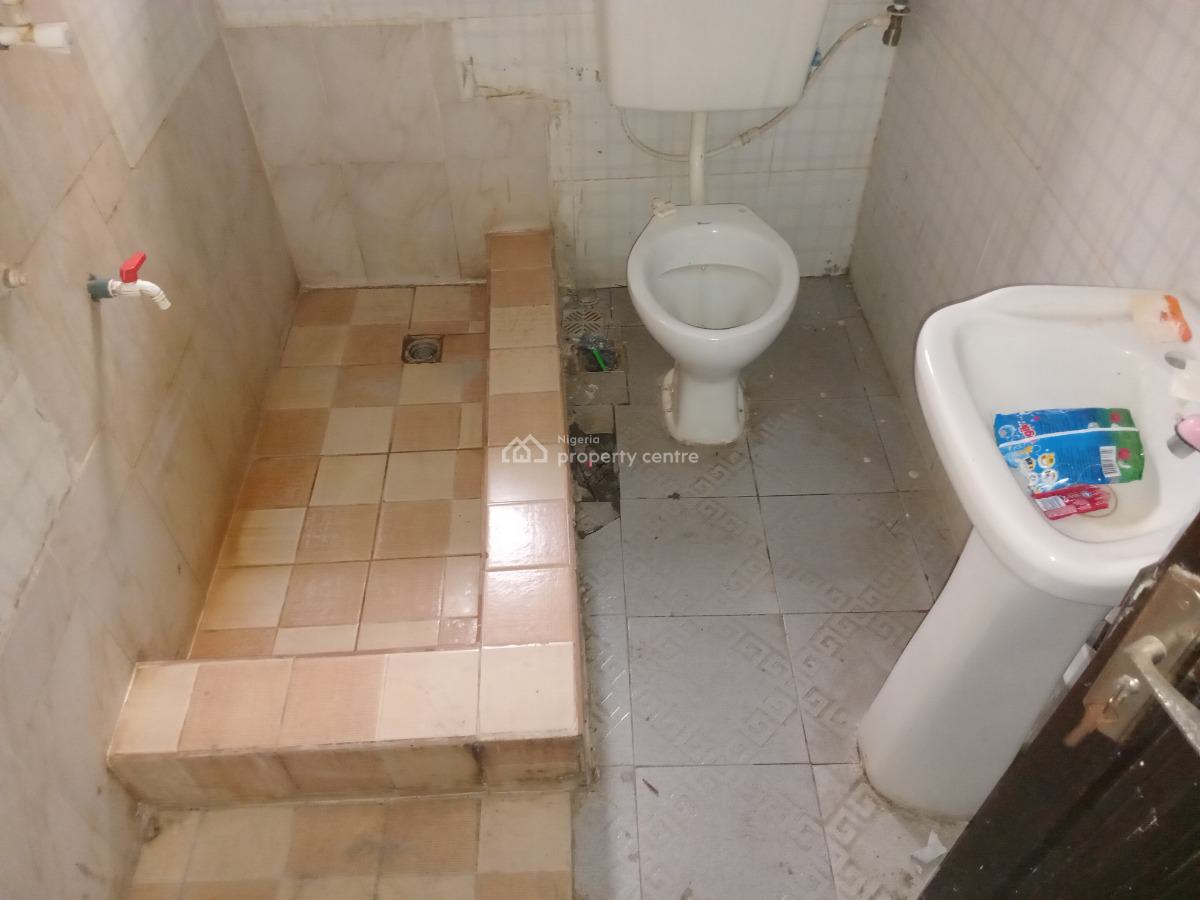 Spacious 3 Bedrooms Flat, Downstairs, Ogombo, Ajah, Lagos, Flat / Apartment for Rent