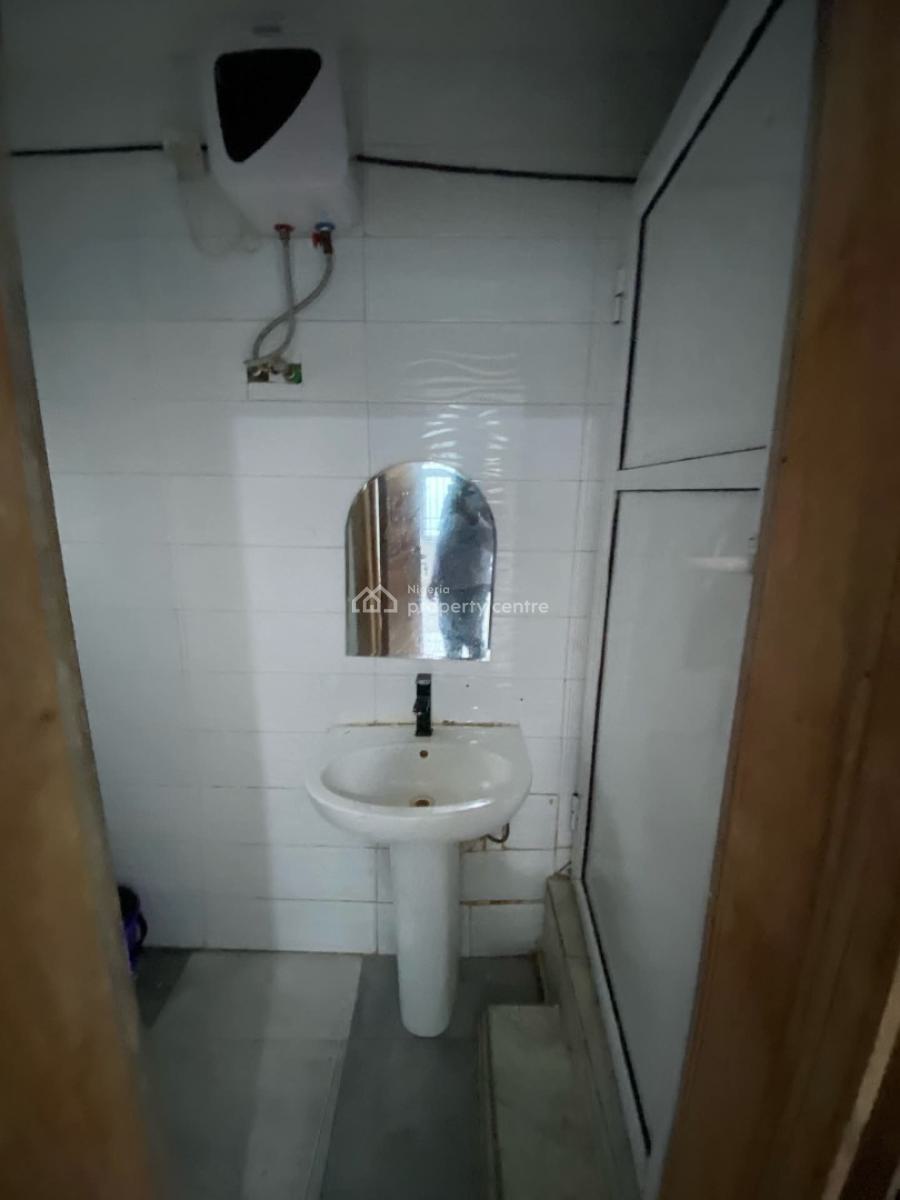 Well Renovated 2 Bedroom Apartment, Ikate Elegushi, Lekki, Lagos, Flat / Apartment for Rent