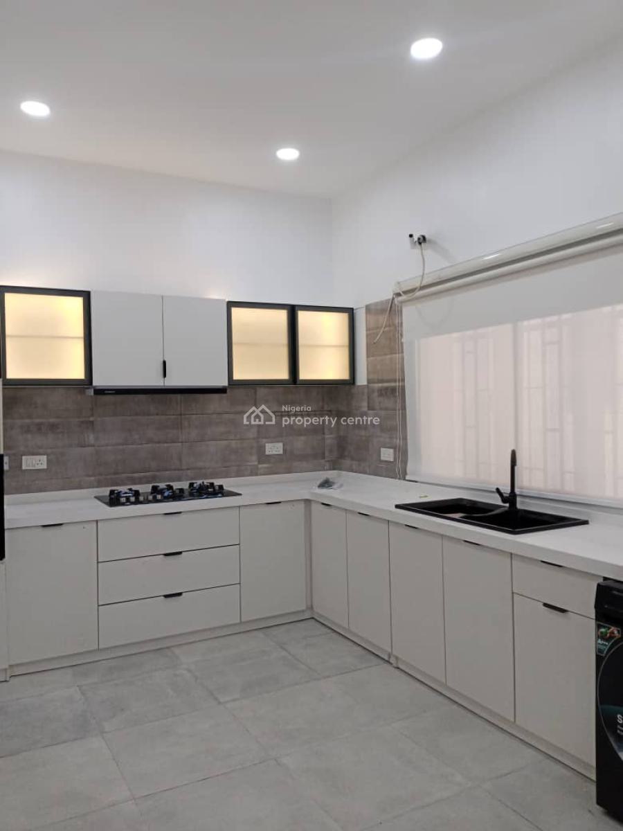 2 Bedroom Newly Renovated Apartment in an Estate, Lekki Phase 1, Lekki, Lagos, Flat / Apartment for Rent