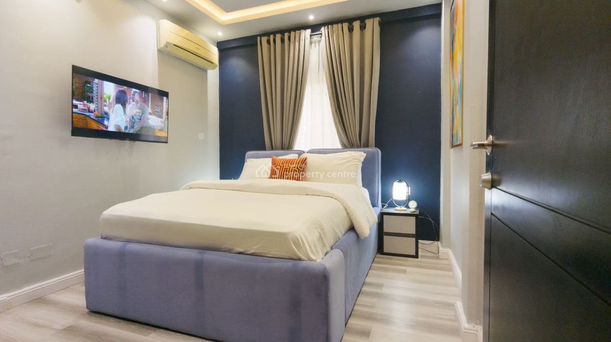 Tastefully Furnished 2 Bedroom Apartment with Pool and Gym Now Avail, Lekki Phase 1, Lekki, Lagos, Flat / Apartment Short Let