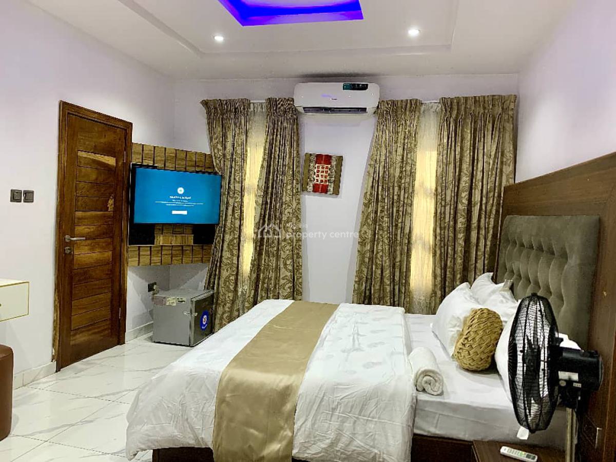 Lovely 3 Bedrooms Apartment, New Road, Ilasan, Ikate, Lekki, Lagos, Flat / Apartment Short Let