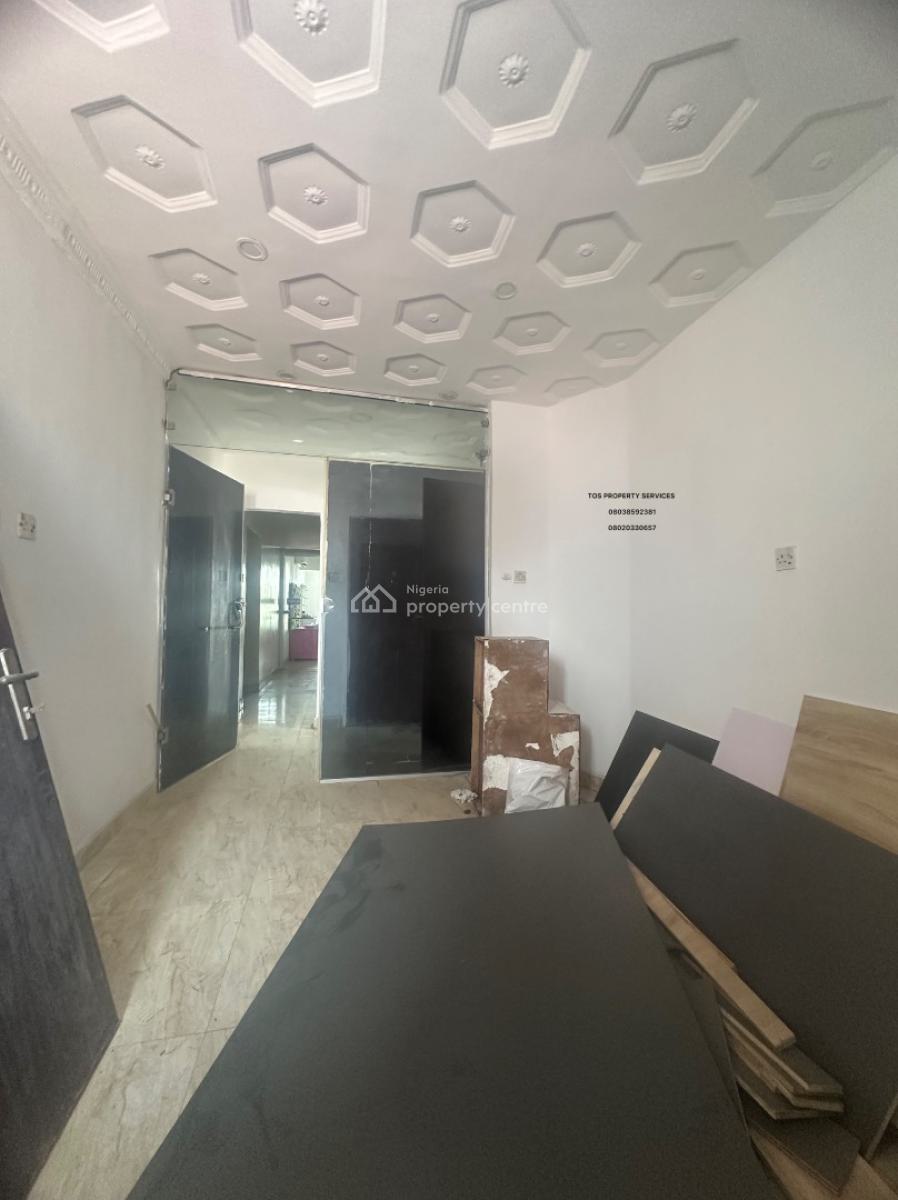 Nice Commercial Space, Off Admiralty, Lekki Phase 1, Lekki, Lagos, Shop for Rent