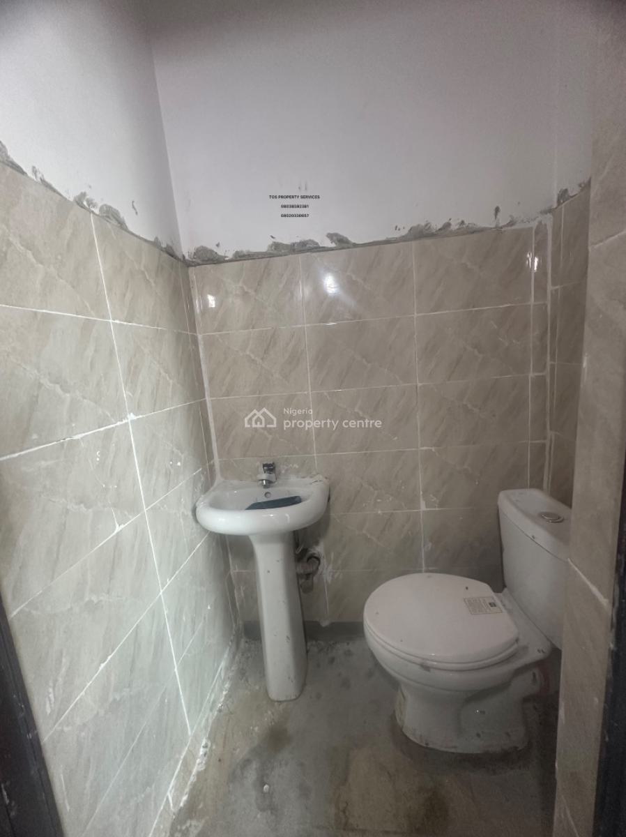 Nice Commercial Space, Off Admiralty, Lekki Phase 1, Lekki, Lagos, Shop for Rent