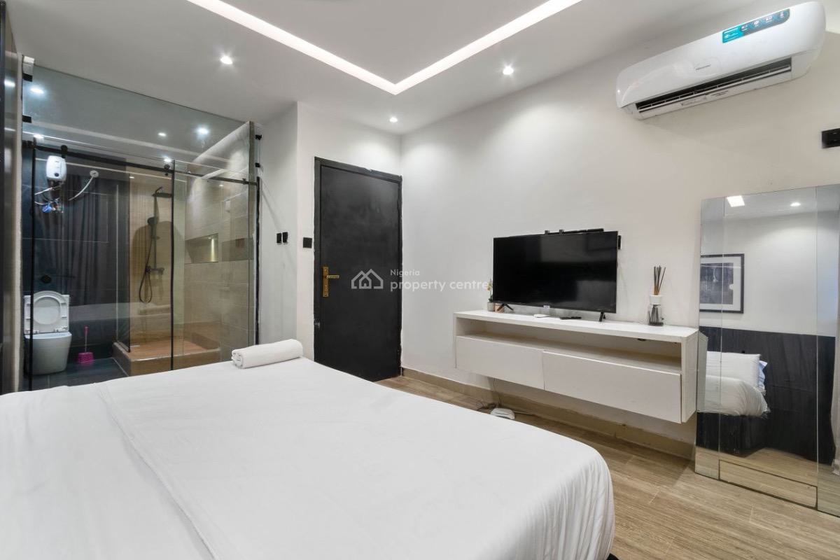 Luxury Two Bedroom Waterfront with Snooker Board and Pool, Lekki Phase 1, Lekki, Lagos, Flat / Apartment Short Let