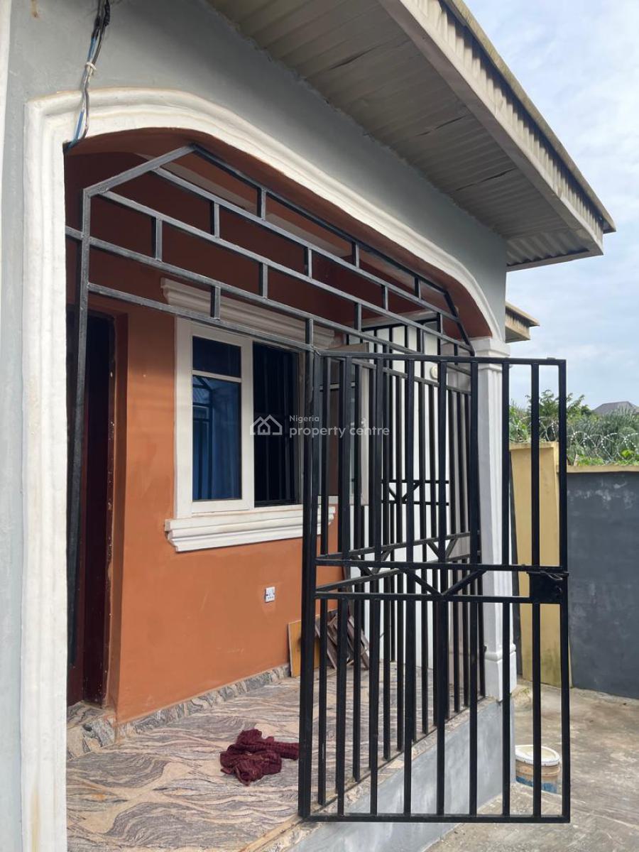 3 Bedroom Bungalow on a Plot of Land, Aroro Kole, Barracks Road, Ojoo, Ibadan, Oyo, Detached Bungalow for Sale