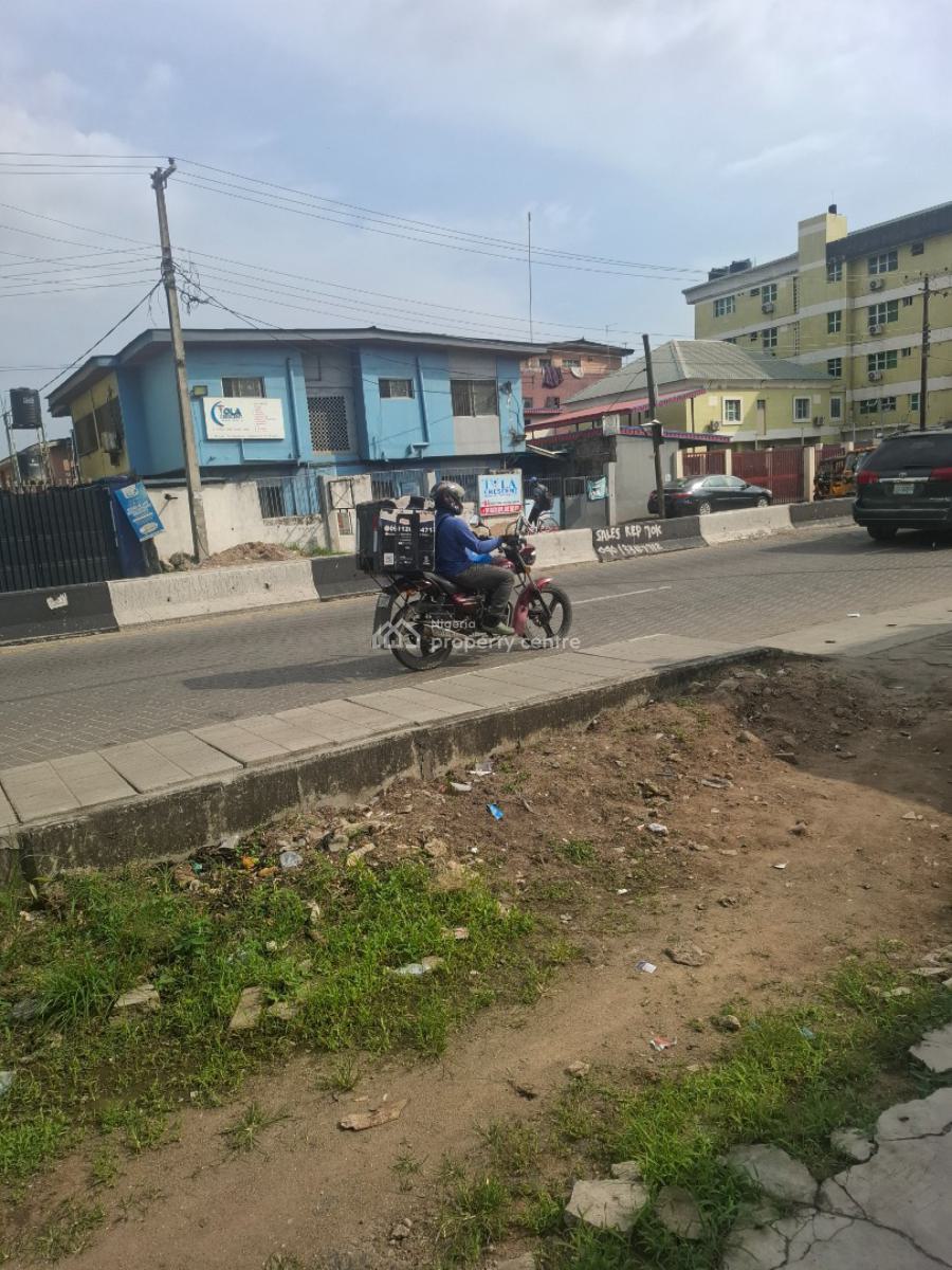 a Block of 4 Flats, Akoka, Yaba, Lagos, Block of Flats for Sale