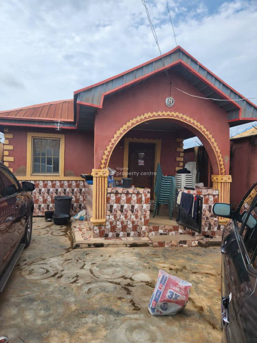 Nicely Built 2 Bedroom Bungalow, Airport Second Gate, Alakia, Ibadan, Oyo, Detached Bungalow for Sale