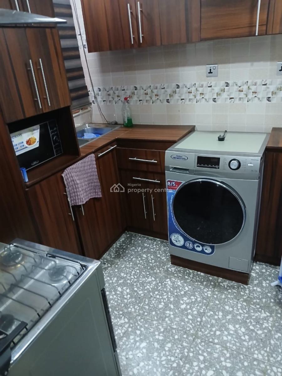 3 Bedrooms Flat, 10, Olufunmi Okikiolu Street, Off Toyin, Ikeja, Lagos, Flat / Apartment Short Let