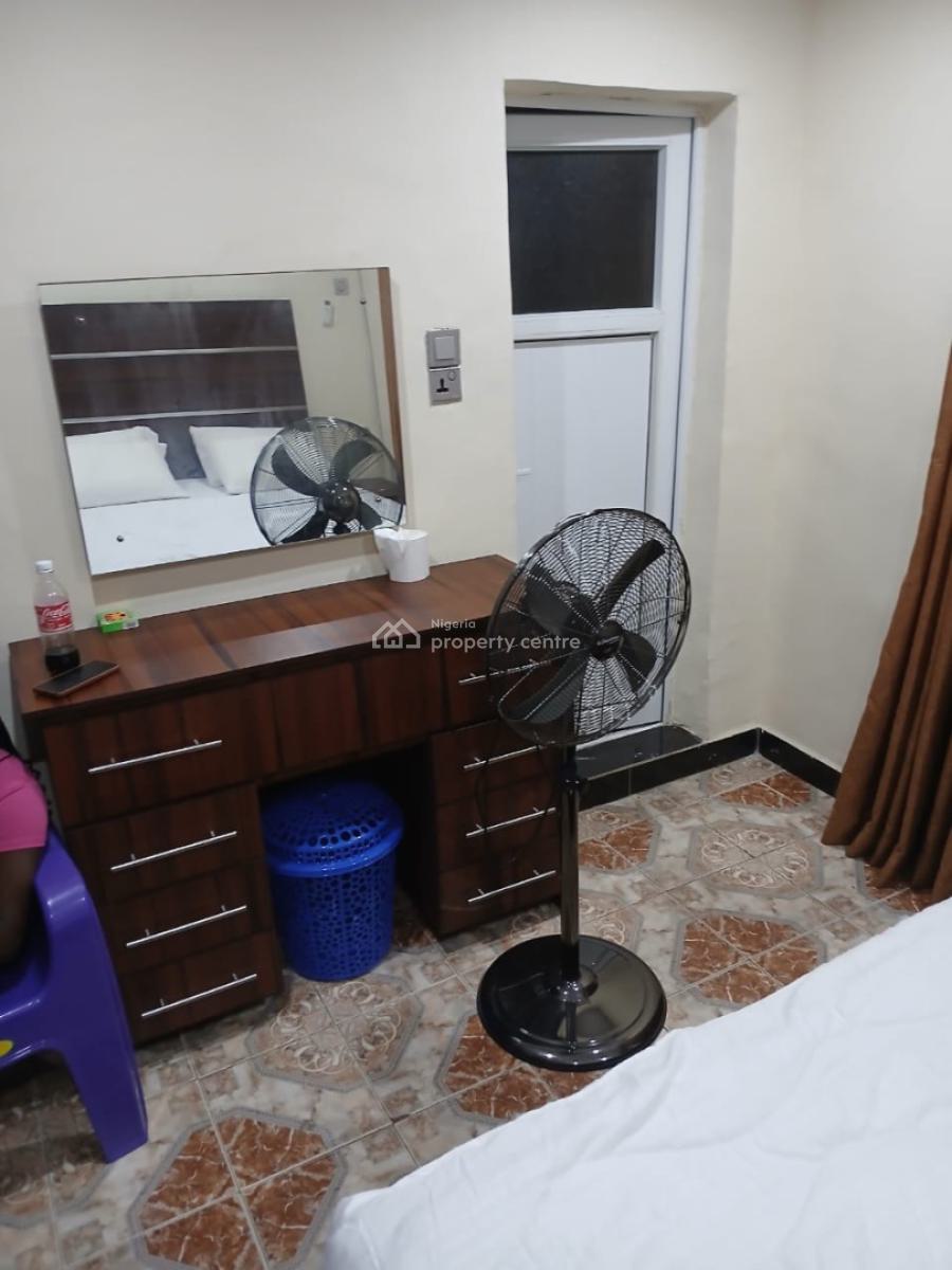 3 Bedrooms Flat, 10, Olufunmi Okikiolu Street, Off Toyin, Ikeja, Lagos, Flat / Apartment Short Let