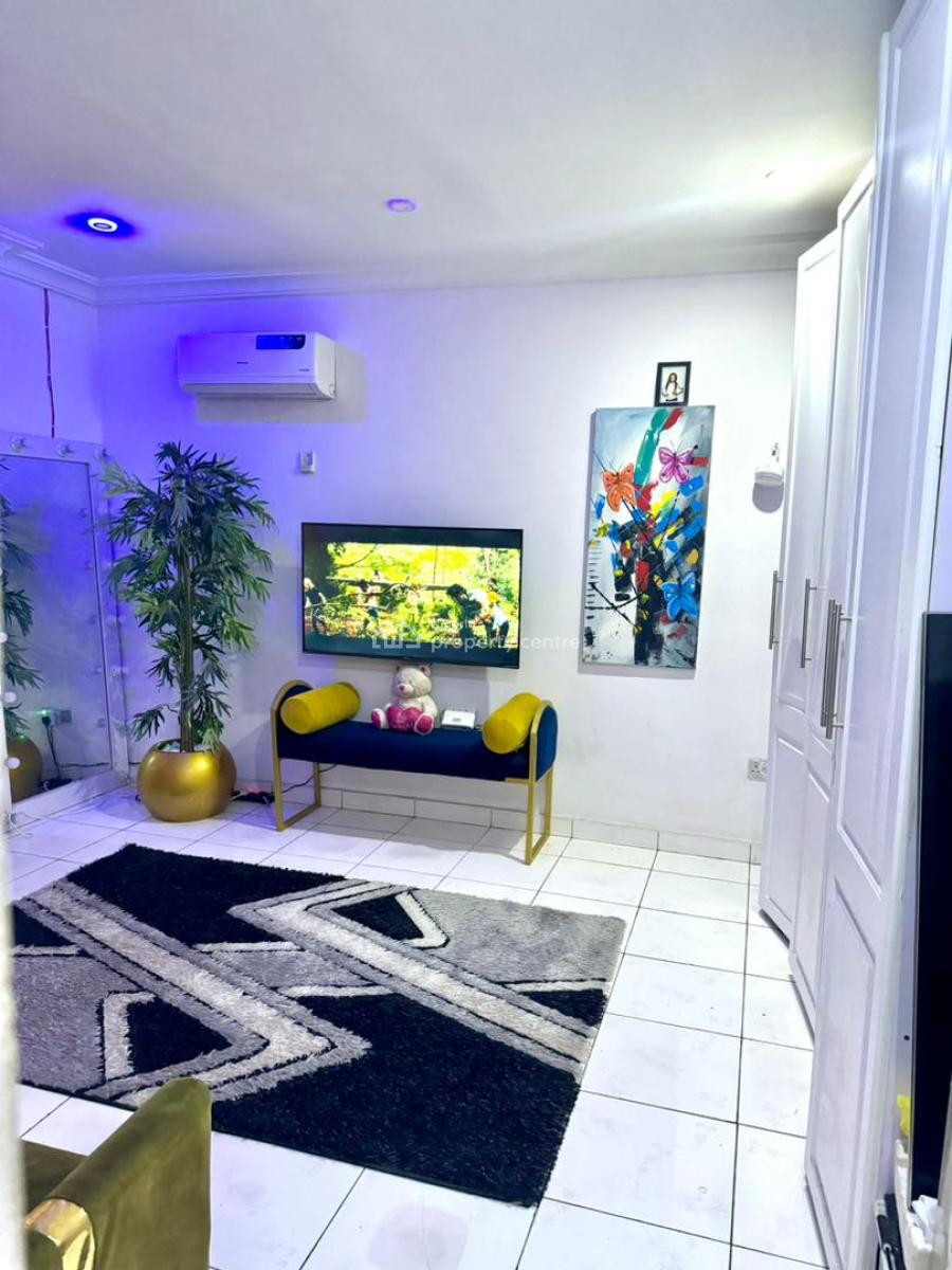 Luxury Furnished Room with Pool and Good Light in a Shared Apartment, in a Luxury Estate at Chevron Alternative, Lekki, Lagos, Self Contain (single Rooms) for Rent