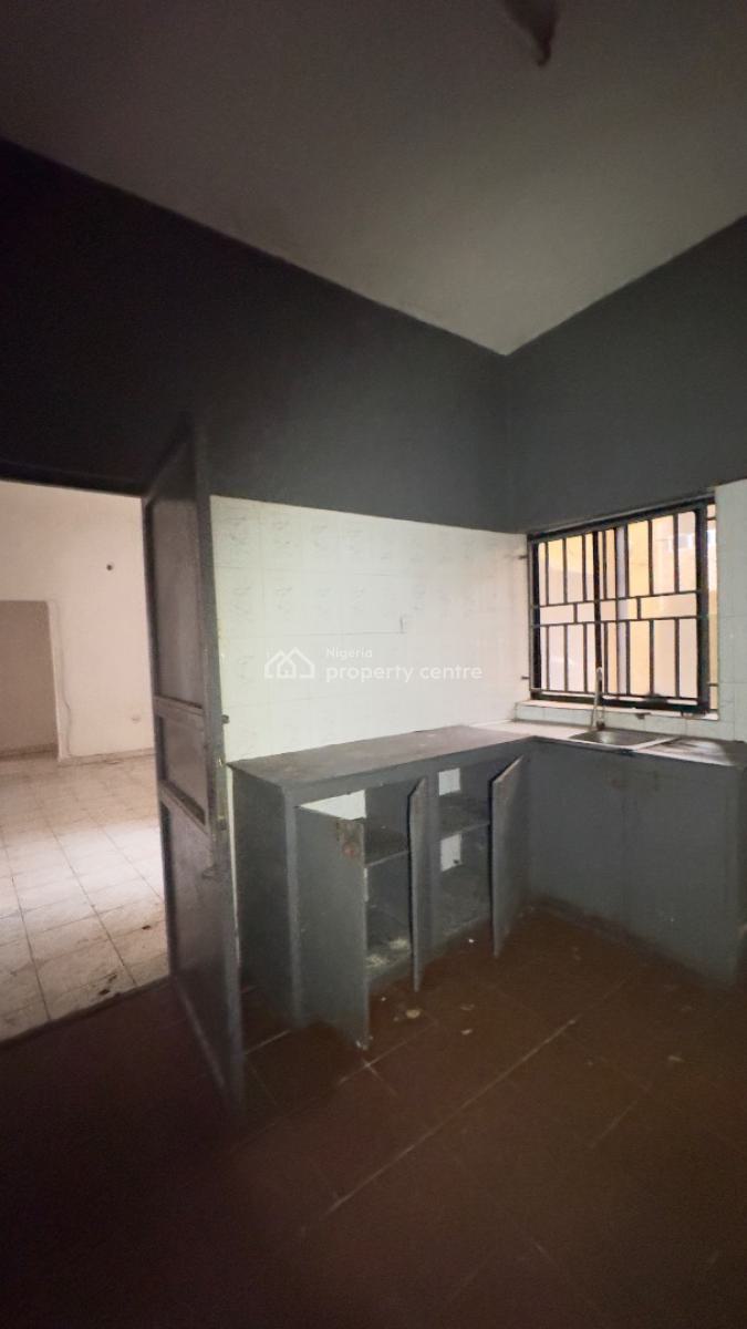 Newly Vacated 3 Bedroom Flat, Garki, Garki, Abuja, Flat / Apartment for Rent