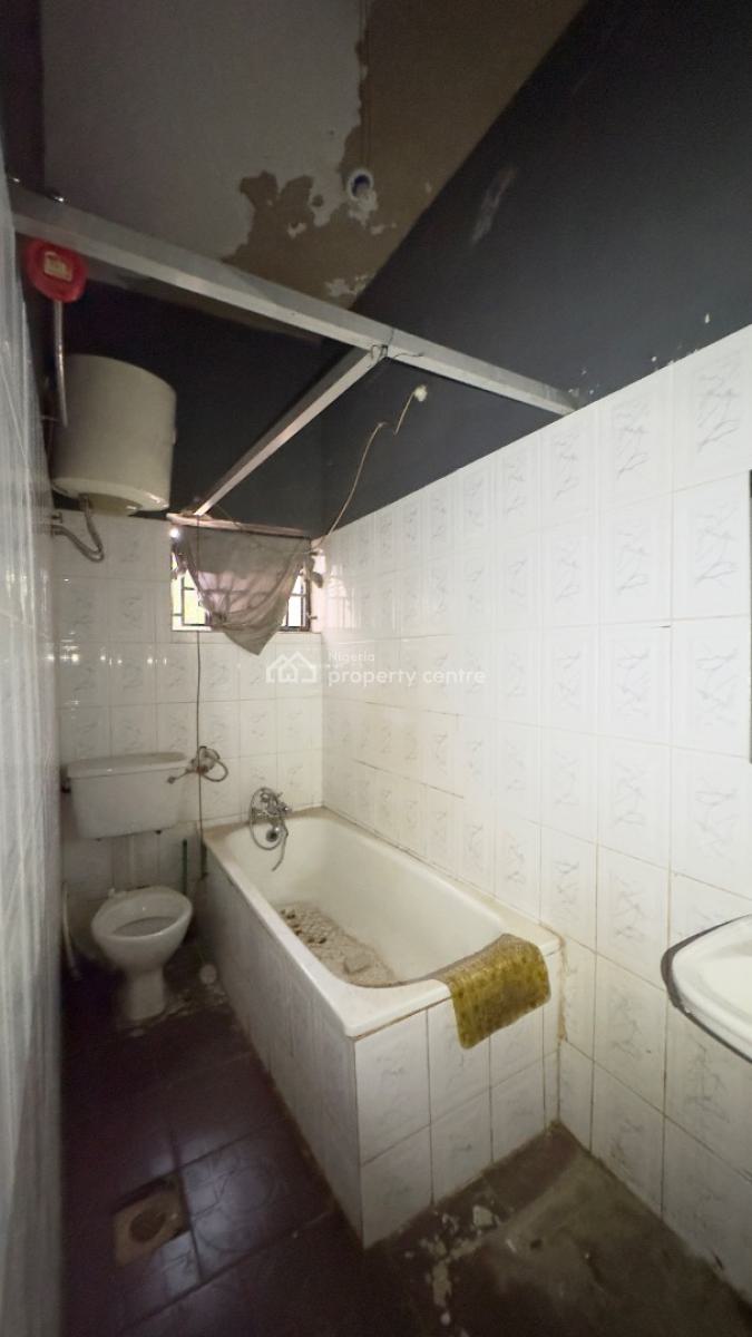 Newly Vacated 3 Bedroom Flat, Garki, Garki, Abuja, Flat / Apartment for Rent