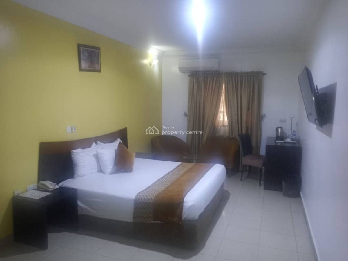 32 Rooms Hotel with Gym, Swimming Pool  and Event Lounge, Ikeja Gra, Ikeja, Lagos, Hotel / Guest House for Rent