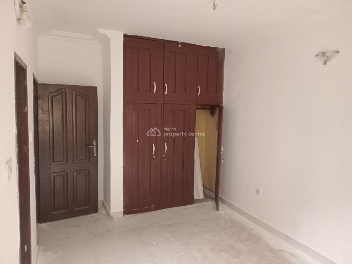 Washington Dc  3br Flat, Alagomeji, Yaba, Lagos, Flat / Apartment for Rent