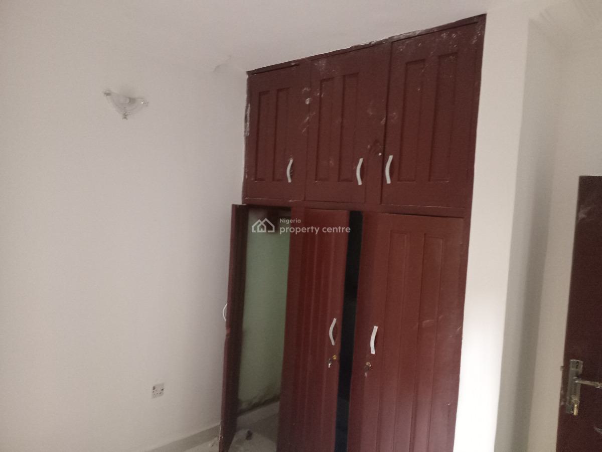 Washington Dc  3br Flat, Alagomeji, Yaba, Lagos, Flat / Apartment for Rent