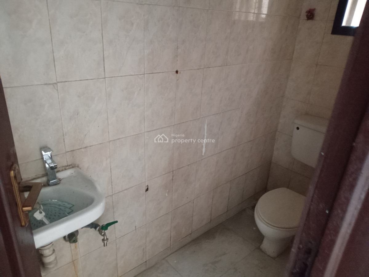 Washington Dc  3br Flat, Alagomeji, Yaba, Lagos, Flat / Apartment for Rent