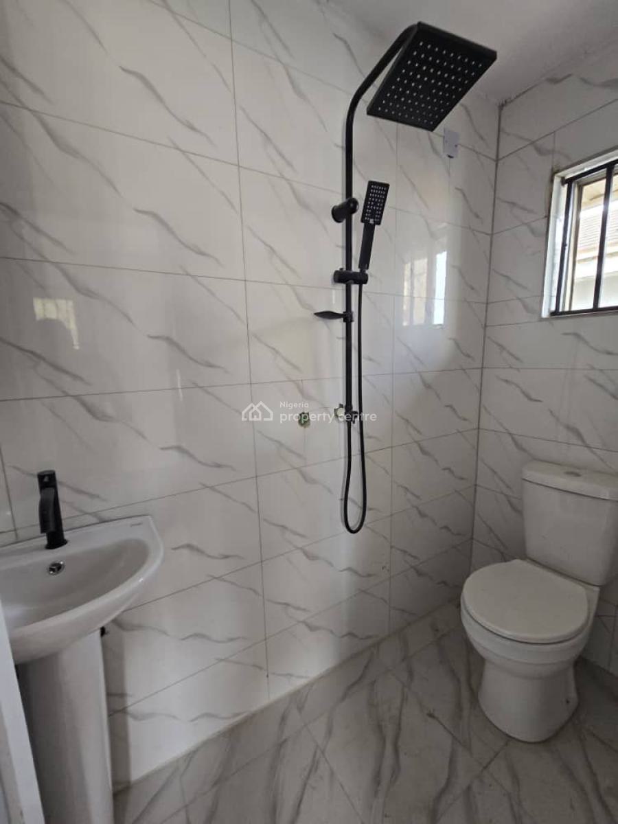 Fantastic 3 Bedroom Apartment, Off Kayode Taiwo Street, Gra Phase 2, Magodo, Lagos, Flat / Apartment for Rent