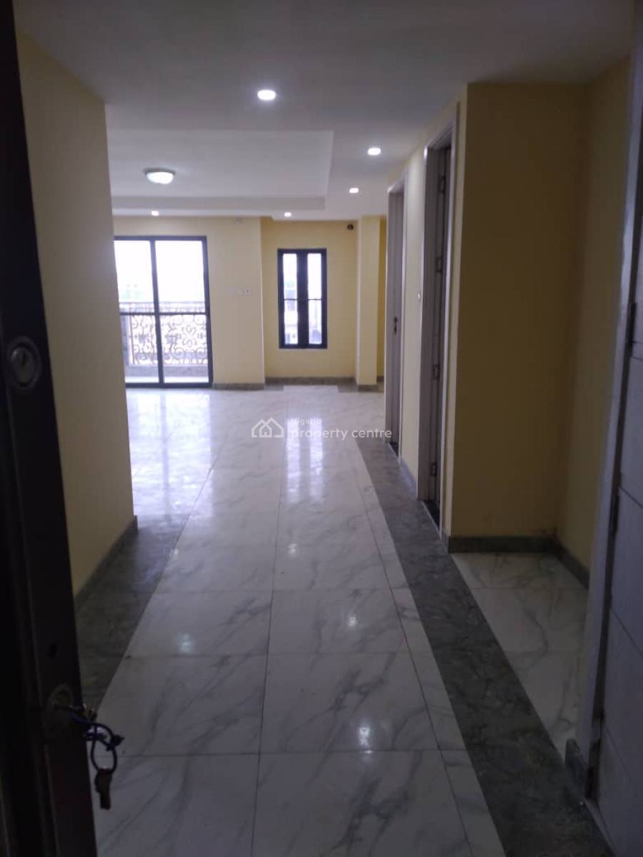 Relatively New 3 Bedroom Apartment with a Room Bq 4th Floor, Alpha Beach Road, Lekki, Lagos, Flat / Apartment for Sale