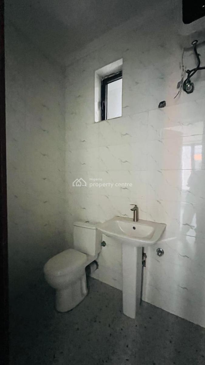 Exquisite Very Spacious 4 Bedroom Terrace Duplex with  Bq, Yaba, Lagos, Terraced Duplex for Sale