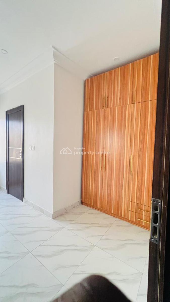 Exquisite Very Spacious 4 Bedroom Terrace Duplex with  Bq, Yaba, Lagos, Terraced Duplex for Sale