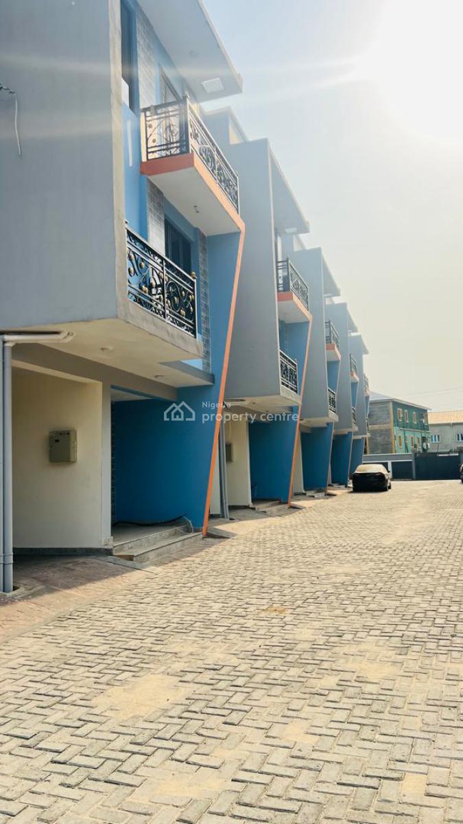 Exquisite Very Spacious 4 Bedroom Terrace Duplex with  Bq, Yaba, Lagos, Terraced Duplex for Sale