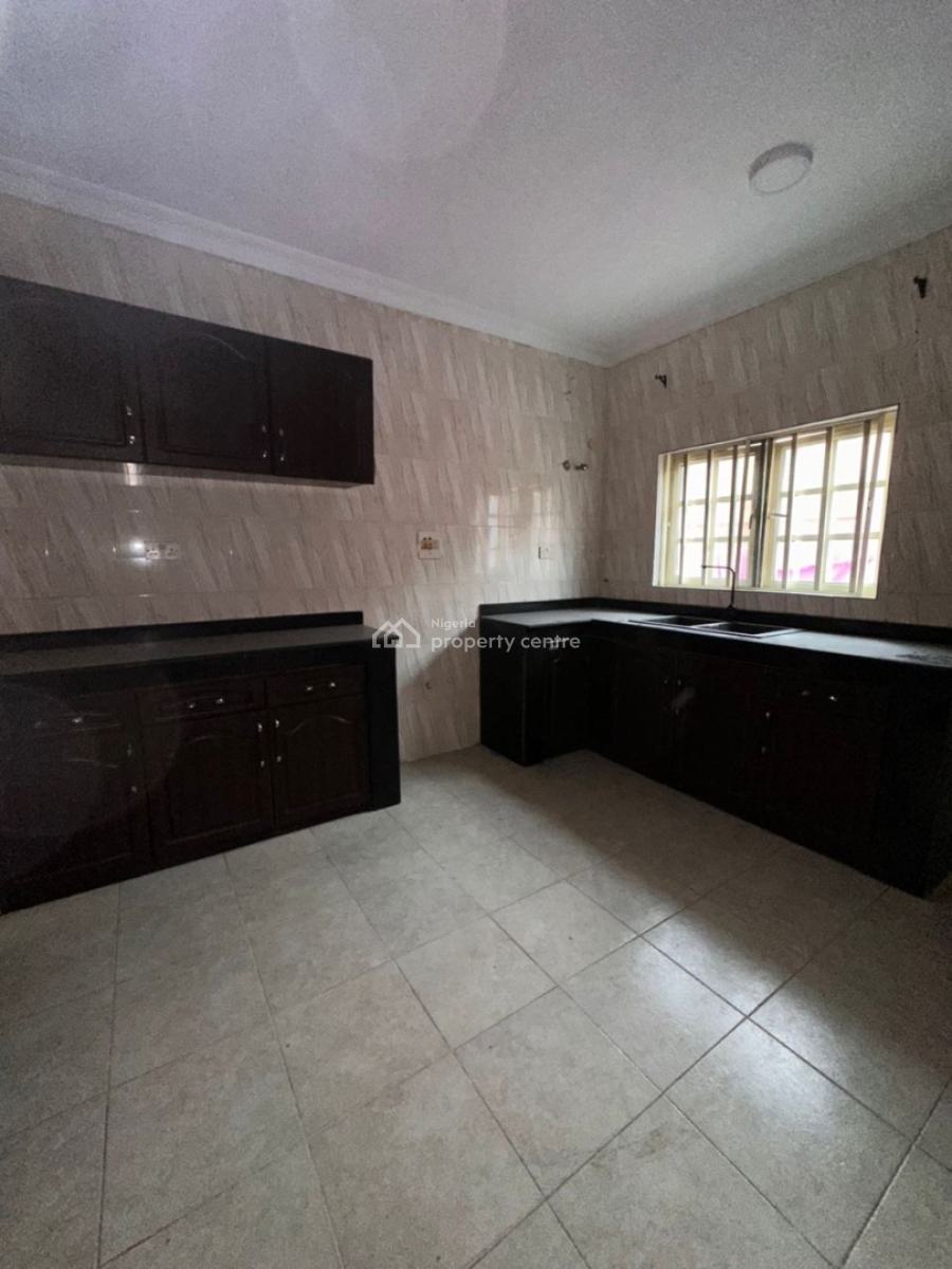 5 Bedroom Apartment with Spacious Compound, Lekki Phase 1, Lekki, Lagos, House for Rent