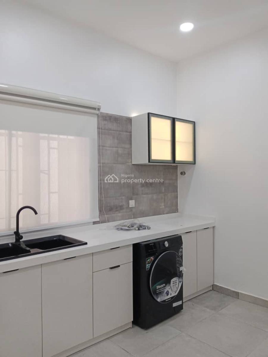 Newly Renovated 2 Bedroom Flat, Off Adewunmi Adebimpe Drive, Lekki Phase 1, Lekki, Lagos, Flat / Apartment for Rent