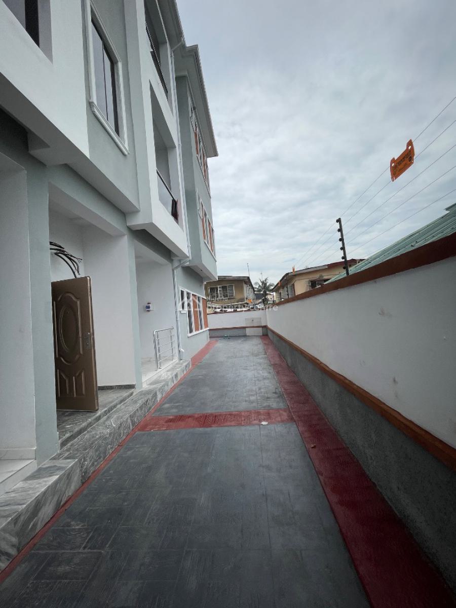 Exquisite 3 Bedrooms Apartment in a Serene Neighborhood, Off Masha, Surulere, Lagos, Flat / Apartment for Sale