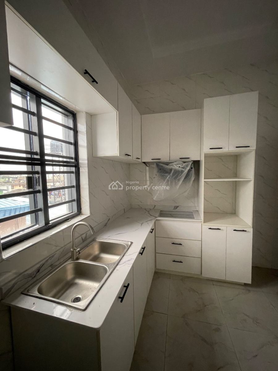 Exquisite 3 Bedrooms Apartment in a Serene Neighborhood, Off Masha, Surulere, Lagos, Flat / Apartment for Sale