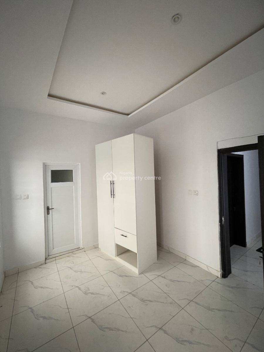 Exquisite 3 Bedrooms Apartment in a Serene Neighborhood, Off Masha, Surulere, Lagos, Flat / Apartment for Sale