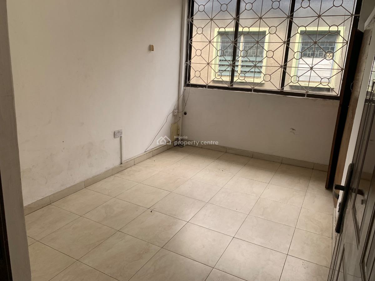 Very Spacious 4 Bedrooms Office Space, Itire-ikate, Surulere, Lagos, Office Space for Rent