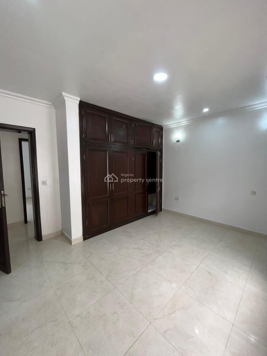 Fully Serviced 2-bedroom Apartment with Extra Room, Lekki Phase 1, Lekki, Lagos, Flat / Apartment for Rent