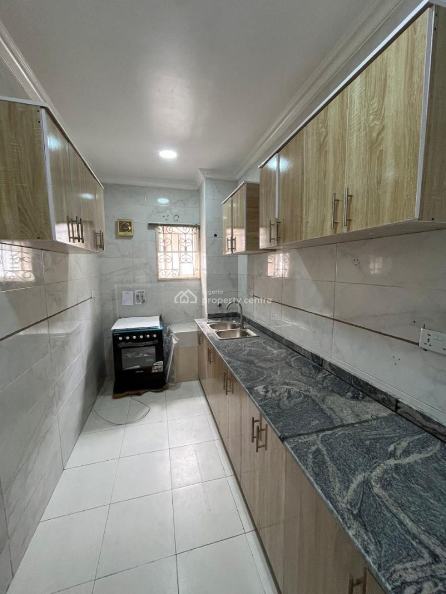 Fully Serviced 2-bedroom Apartment with Extra Room, Lekki Phase 1, Lekki, Lagos, Flat / Apartment for Rent