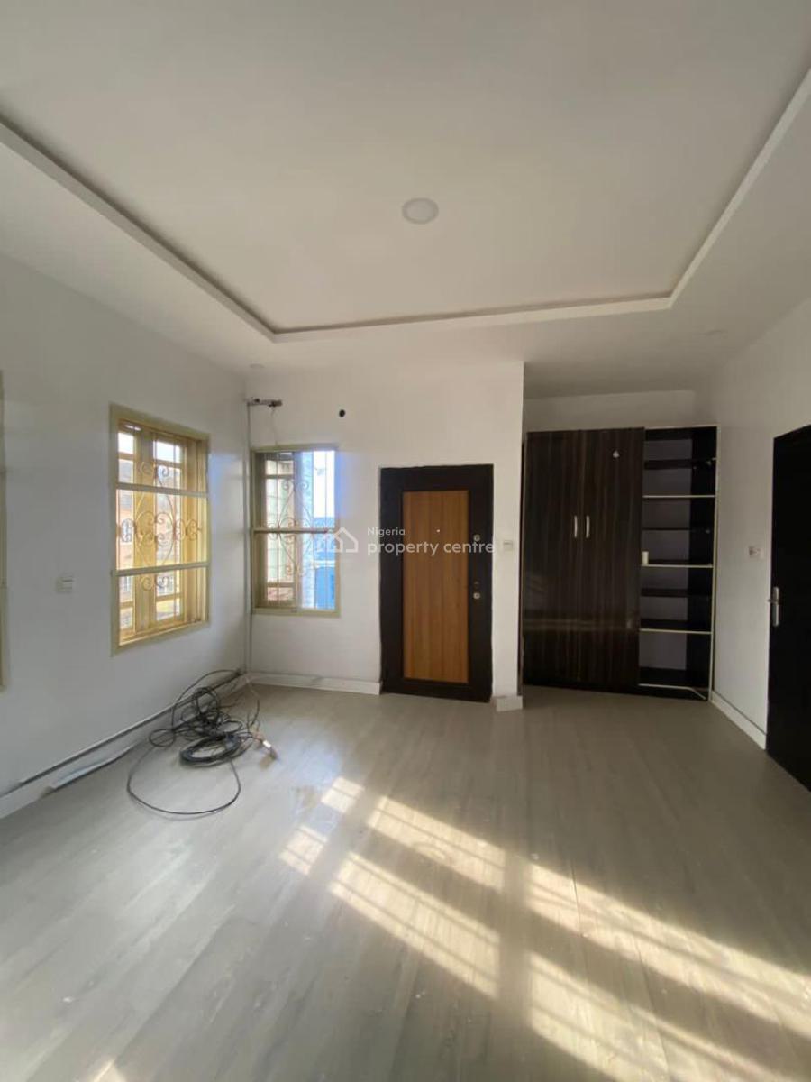 Fully Serviced 2-bedroom Apartment with Extra Room, Lekki Phase 1, Lekki, Lagos, Flat / Apartment for Rent