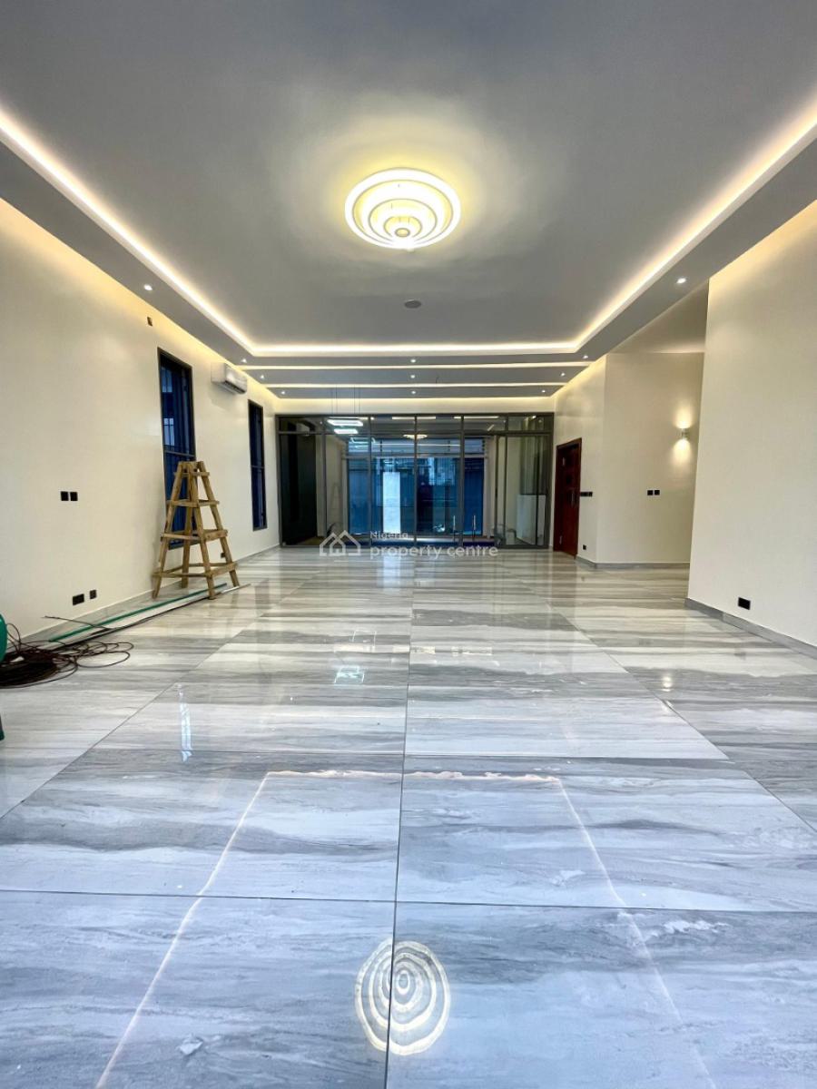 ️ Distinguishing Luxury 6-bedroom Detached Home with Cinema, Chevron Drive, Lekki, Lagos, House for Sale