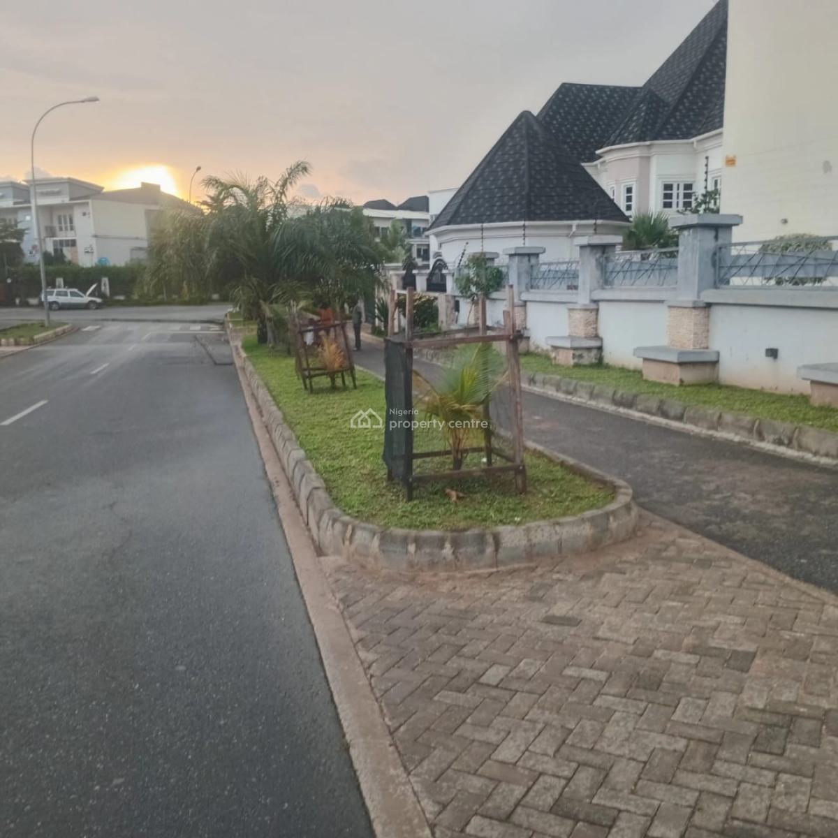 6 Bedrooms Fully Detached Duplex Plus 2 Room Bq, Guzape District, Abuja, Detached Duplex for Sale