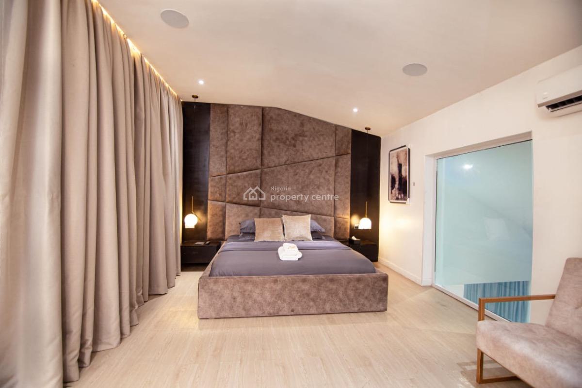 Luxe Penthouse Apartment with Private Cinema., Cadogan Estate, Osapa, Lekki, Lagos, Flat / Apartment Short Let