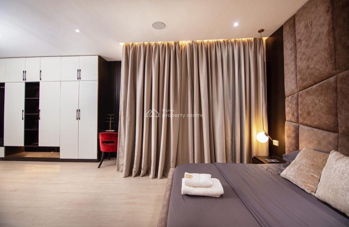 Luxe Penthouse Apartment with Private Cinema., Cadogan Estate, Osapa, Lekki, Lagos, Flat / Apartment Short Let