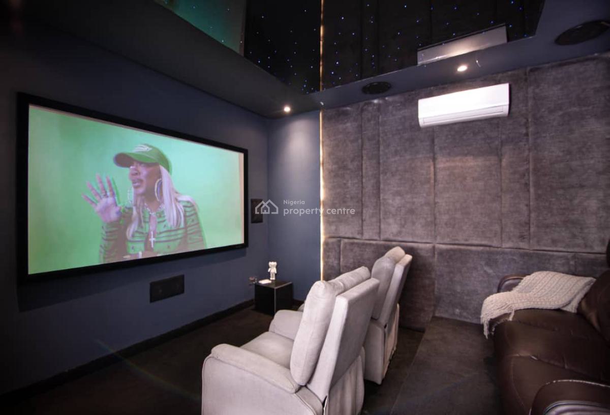 Luxe Penthouse Apartment with Private Cinema., Cadogan Estate, Osapa, Lekki, Lagos, Flat / Apartment Short Let