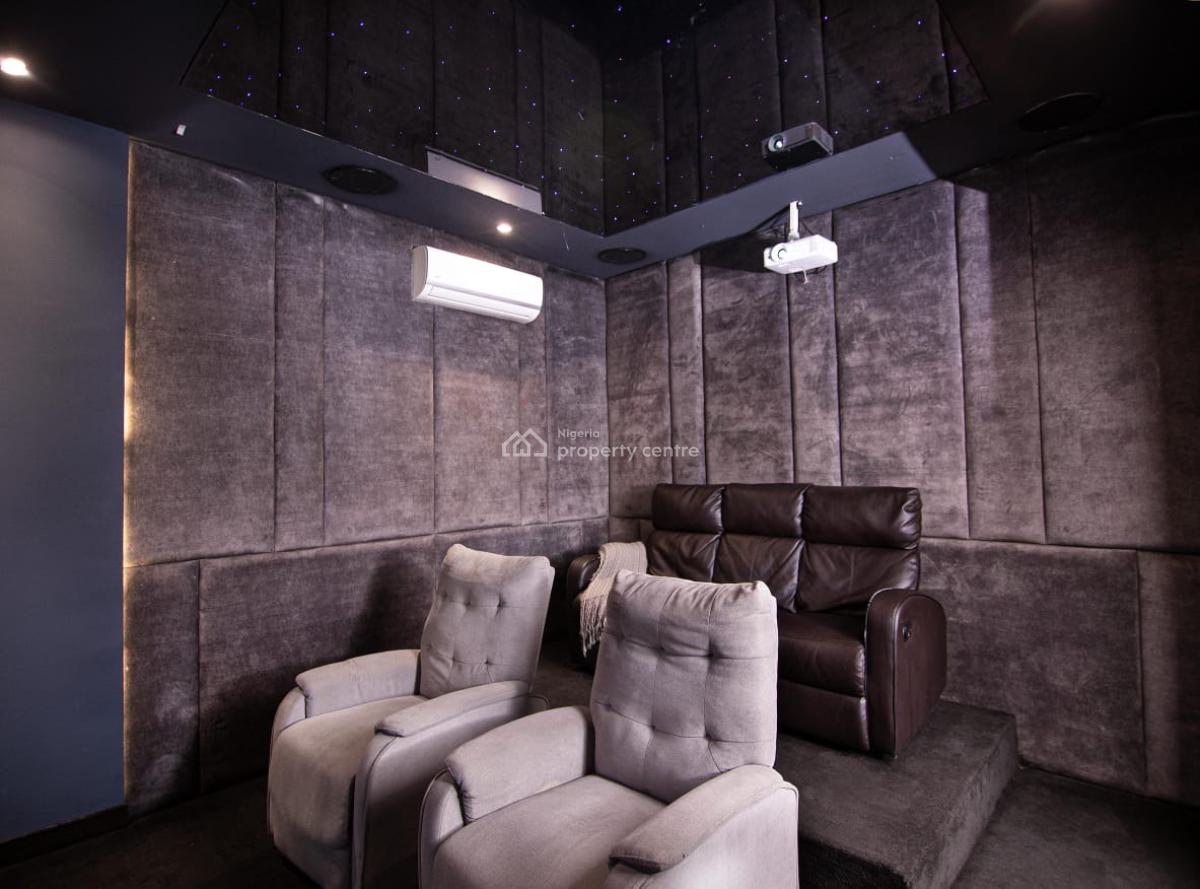 Luxe Penthouse Apartment with Private Cinema., Cadogan Estate, Osapa, Lekki, Lagos, Flat / Apartment Short Let
