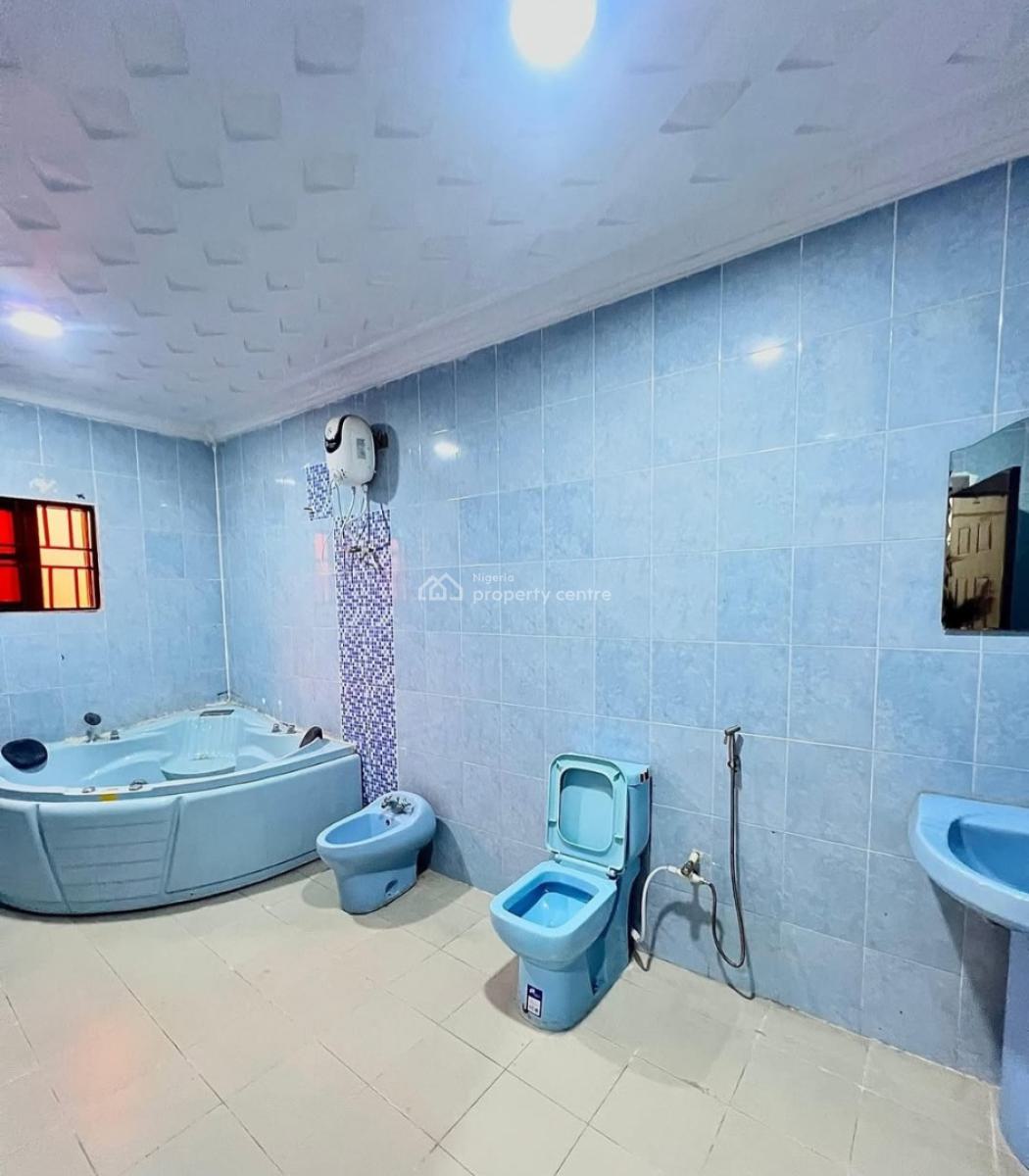 Newly Renovated and Self-serviced and Self-compound 6 Bedroom Semi-detached, Lekki Phase 1, Lekki, Lagos, Semi-detached Duplex for Rent