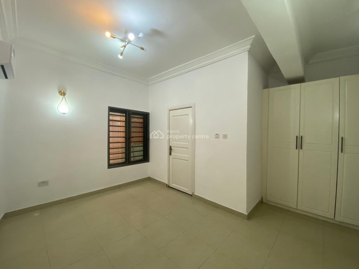 2 Bedrooms Apartment with Bq, Lekki Phase 1, Lekki, Lagos, Flat / Apartment for Rent