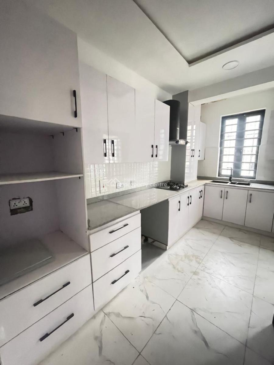 Beautifully Built 2 Bedroom Luxury Apartment Available, Lekki Phase 1, Lekki, Lagos, Flat / Apartment for Sale