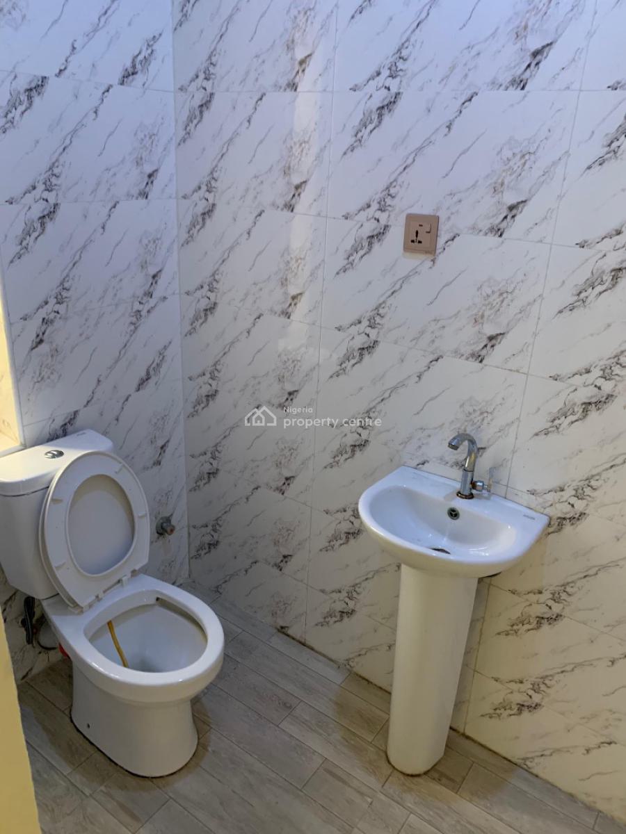 2 Bedroom Apartment, Lekki Scheme, Ilaje, Ajah, Lagos, Flat / Apartment for Rent