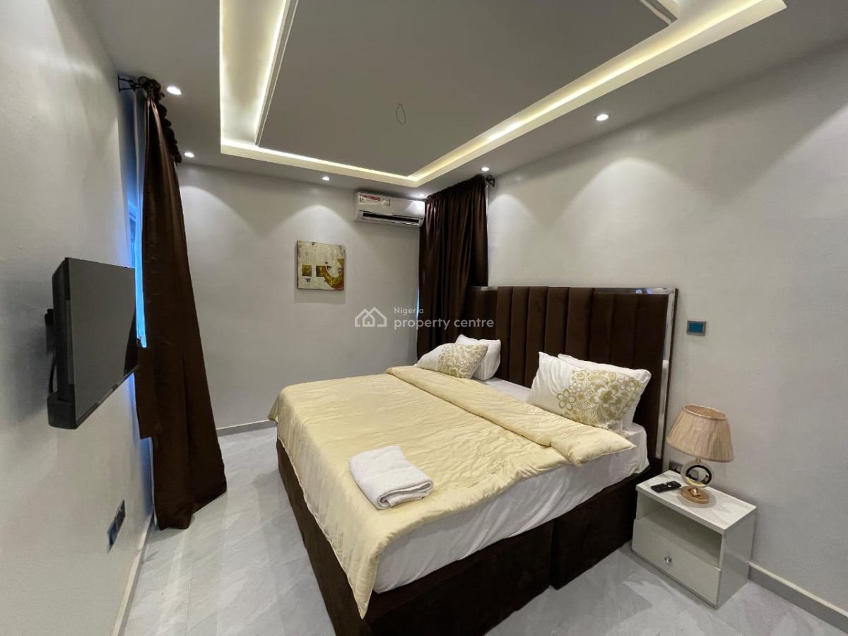 Luxurious Getaway, Tinuola Close, Animashaun, Ddems Bus Stop Akowonjo, Egbeda, Alimosho, Lagos, Flat / Apartment Short Let