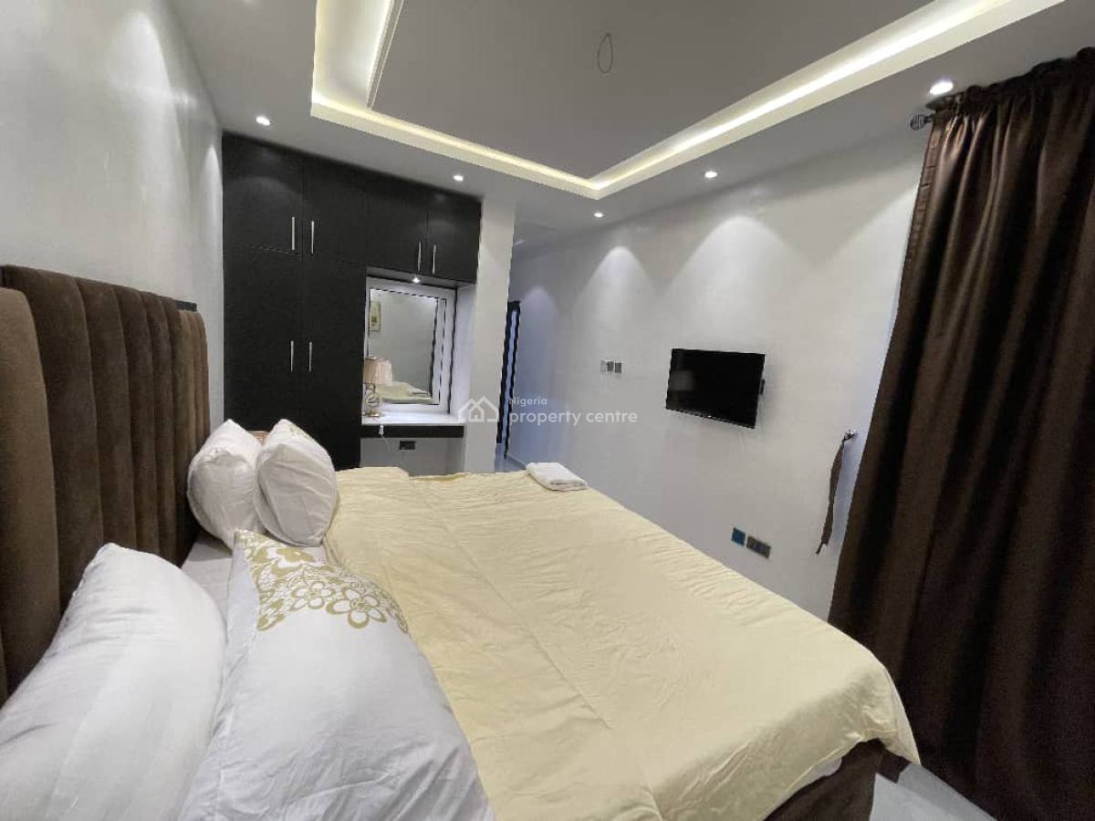 Luxurious Getaway, Tinuola Close, Animashaun, Ddems Bus Stop Akowonjo, Egbeda, Alimosho, Lagos, Flat / Apartment Short Let