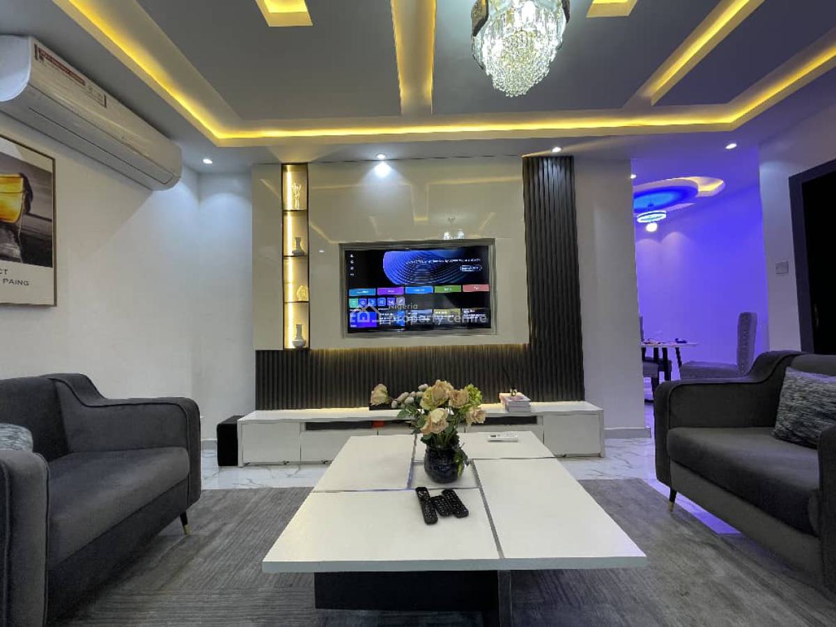 Luxurious Getaway, Tinuola Close, Animashaun, Ddems Bus Stop Akowonjo, Egbeda, Alimosho, Lagos, Flat / Apartment Short Let