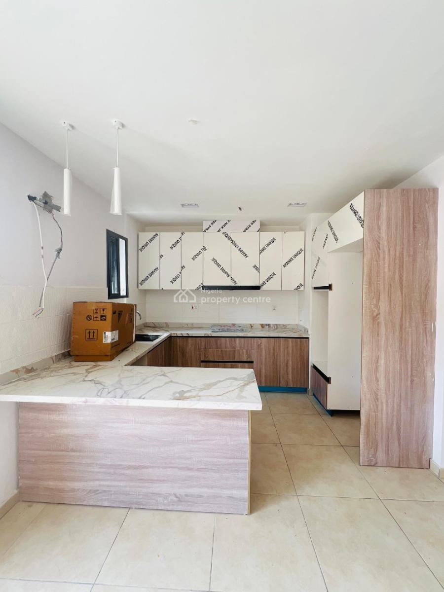 Fully Serviced 2 Bedrooms Apartment with a Swimming Pool & Gym, Ologolo, Lekki, Lagos, Flat / Apartment for Sale